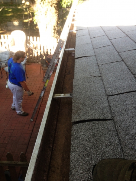 A Gutter Cleaning in Raytown, MO - ALPM Clients Image-1